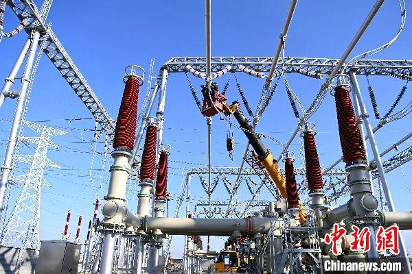 新疆750千伏石河子输变电工程正式投运 提升电网稳定性，助力区域经济腾飞